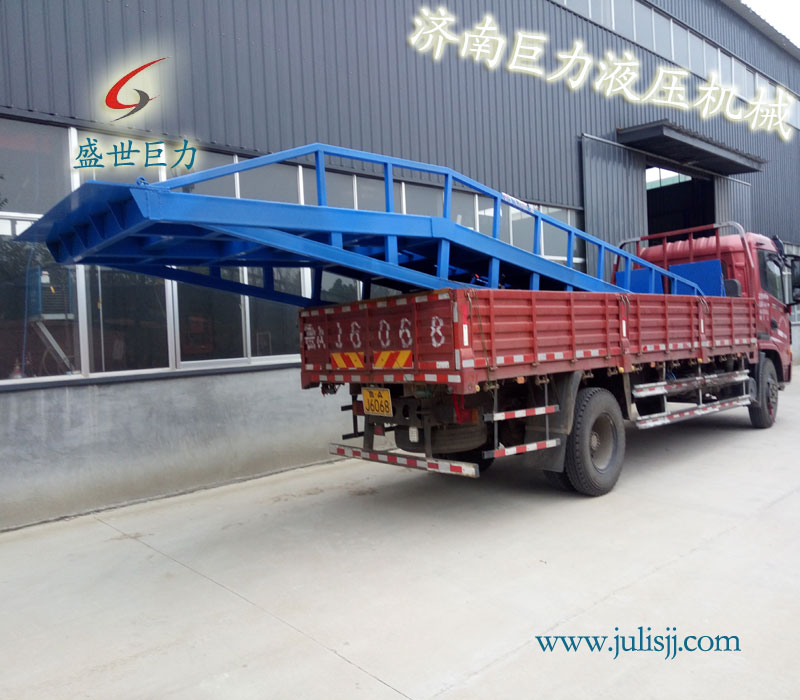 移動(dòng)式液壓登車橋