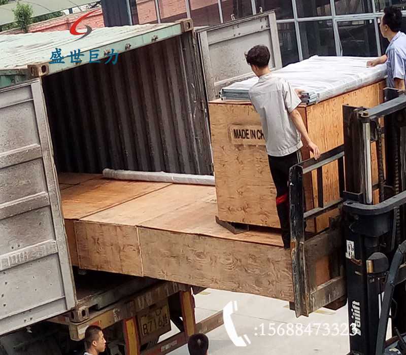 導(dǎo)軌式無障礙升降機(jī)裝車出口中
