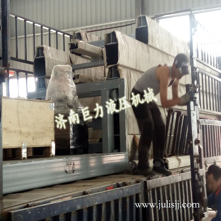 導(dǎo)軌式升降機(jī)發(fā)貨中