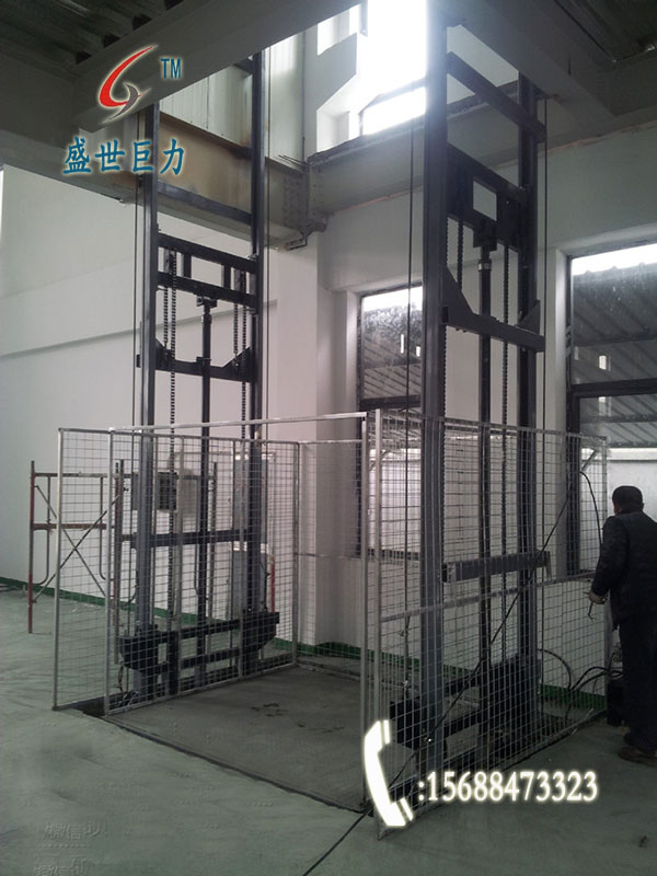 導軌式升降機
