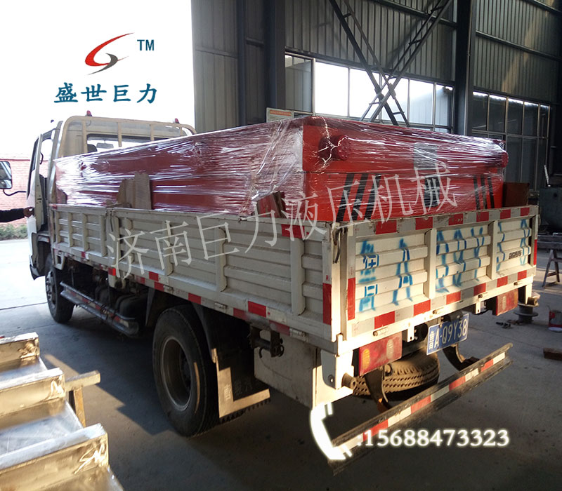 無軌電動平板車發(fā)貨中
