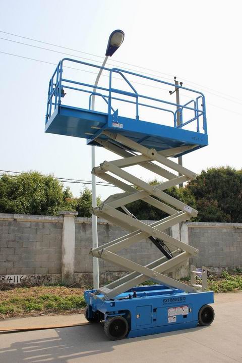 自行移動(dòng)液壓升降機(jī) 自行移動(dòng)液壓升降機(jī)